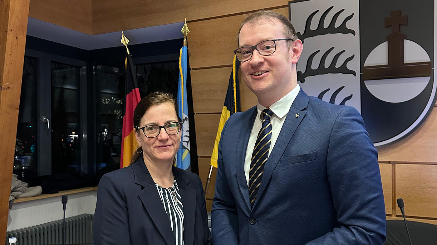 Oberbürgermeister Maximilian Friedrich mit der künftigen Leiterin des Rechts- und Ordnungsamts, Julia Cheema Manegold