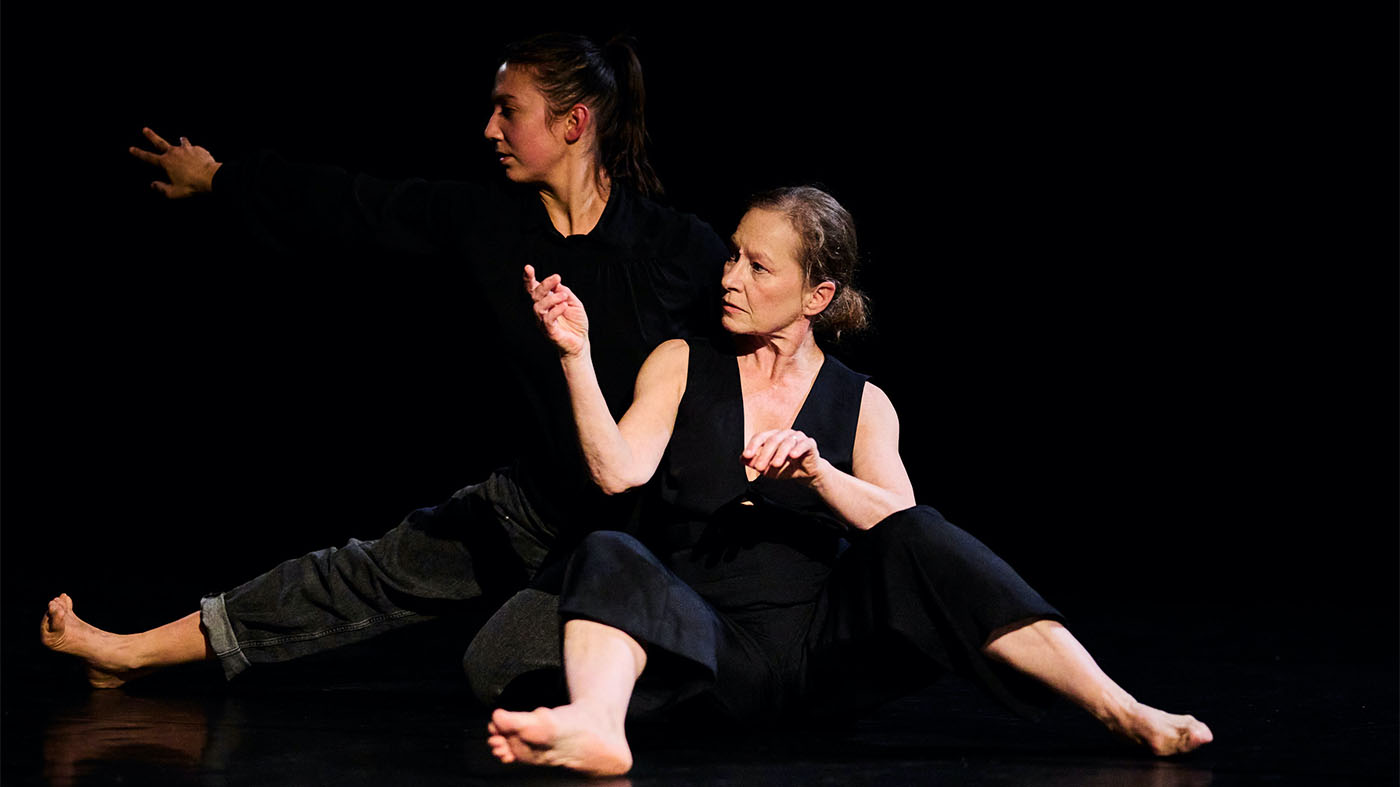 Die Tänzerinnen Martina Gunkel und Claudia Senoner widmen sich der sogenannten Echtzeitkomposition
