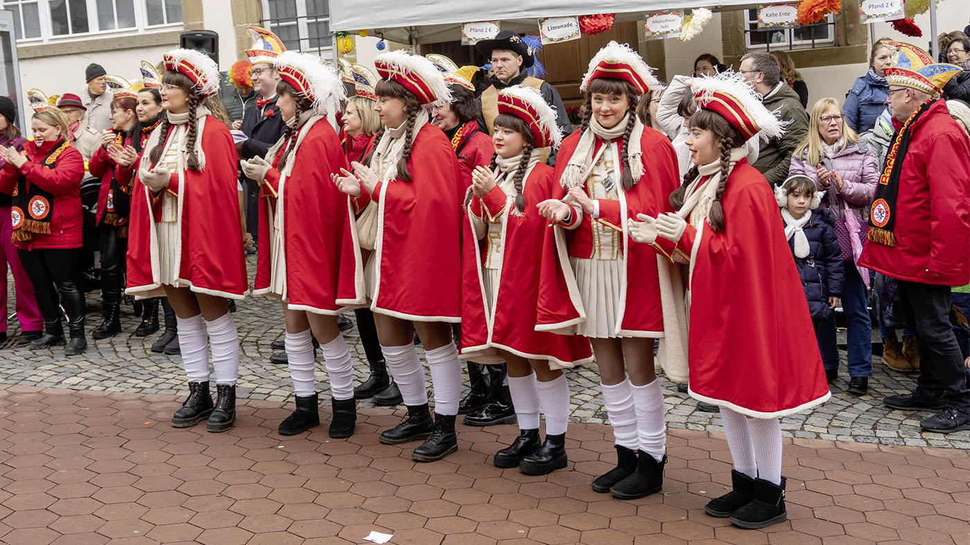  Dann waren die Lohkäs-Trampler nicht mehr zu bremsen und sorgte für Musik. Die rote Garde initiierte dazu eine Polonaise und bezog viele Kinder mit ein