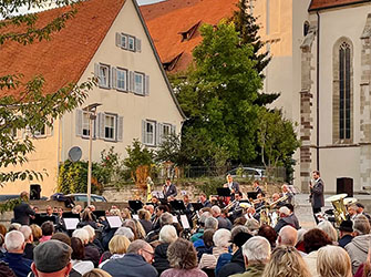 Serenadenkonzert des Städtischen Blasorchesters Backnang unter freiem Himmel | © Michaela Scheich
