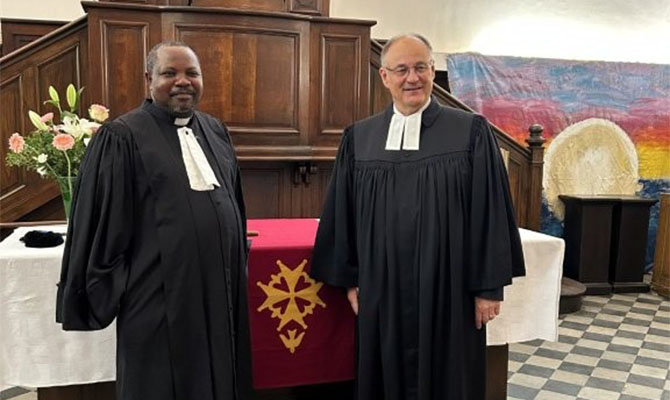 Dekan Rainer Köpf und Rabbi Ikola Mungo | © Verein Freunde der Städtepartnerschaft Backnang-Annonay