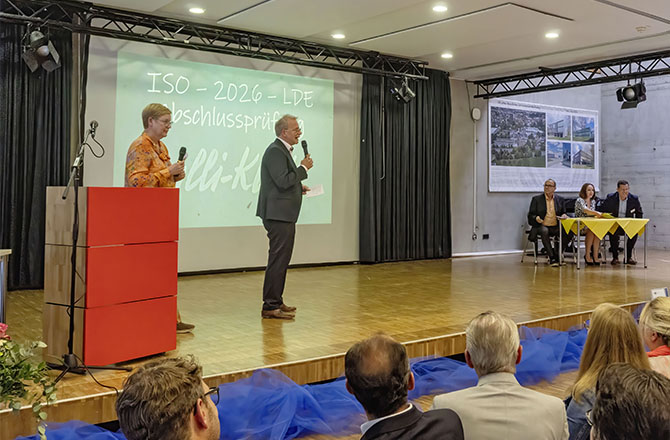Abschlussprüfung von Dr. Isolde Fleuchaus | © BJ. Lattner