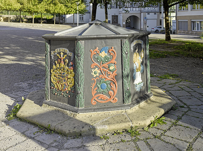 Tugend-Brunnen| Stiftshof Backnang | © BJ. Lattner