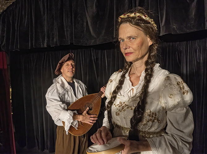 Szene: Hohe Minne (Reinmar von Zweter) – Iris Guggenberger und Waldemar Merk | © BJ. Lattner